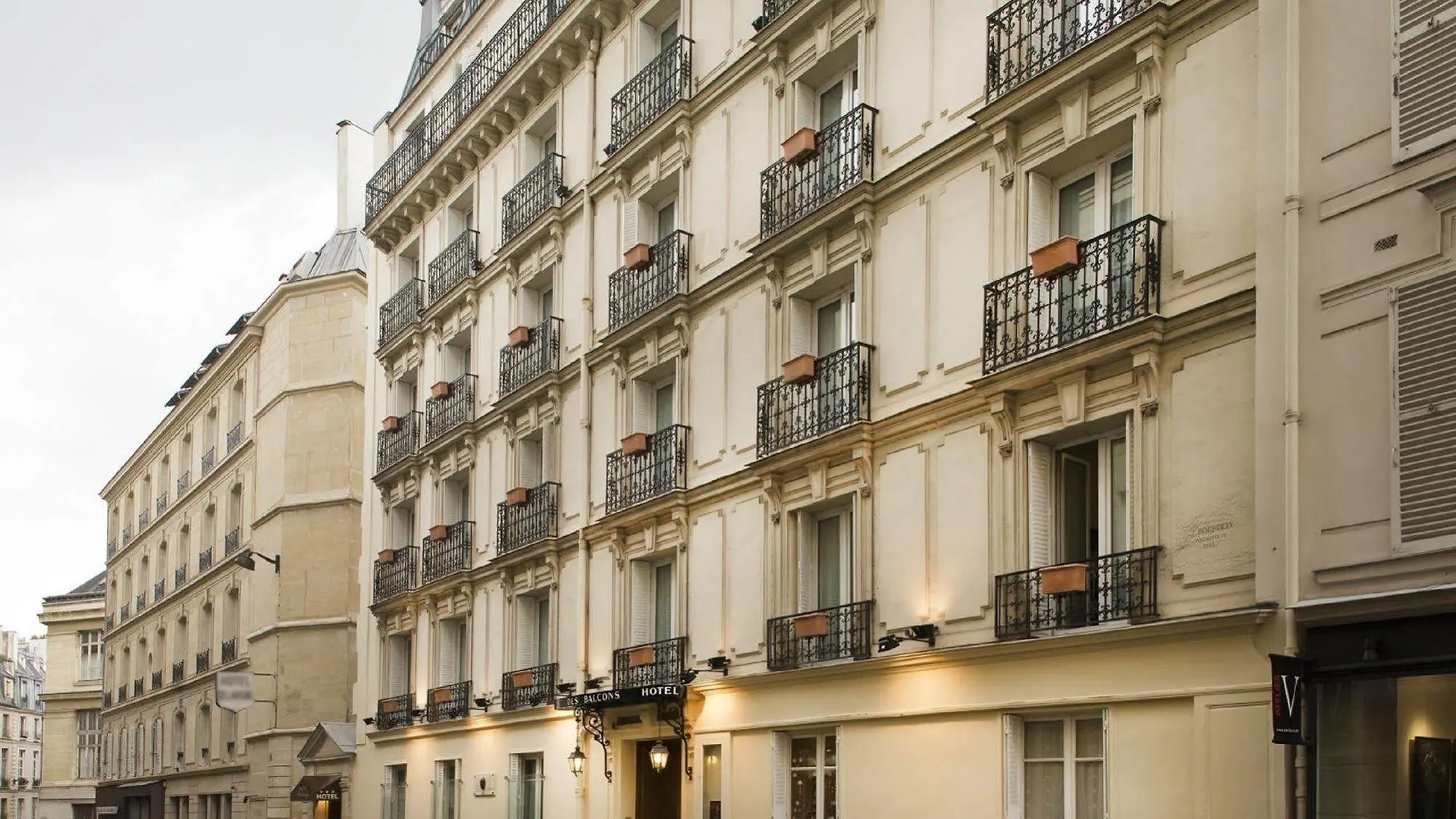 Grand Des Balcons Hotel