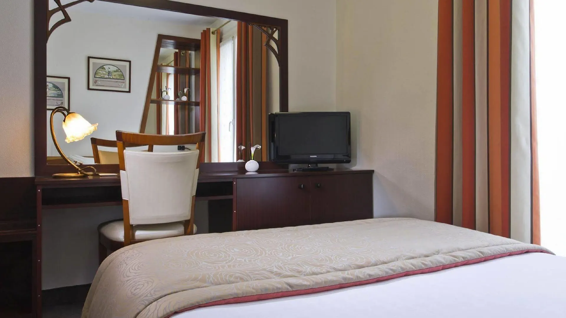 Grand Des Balcons Hotel 2*